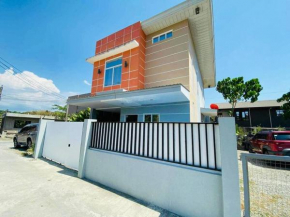 Elyu Villa with Pool & Parking